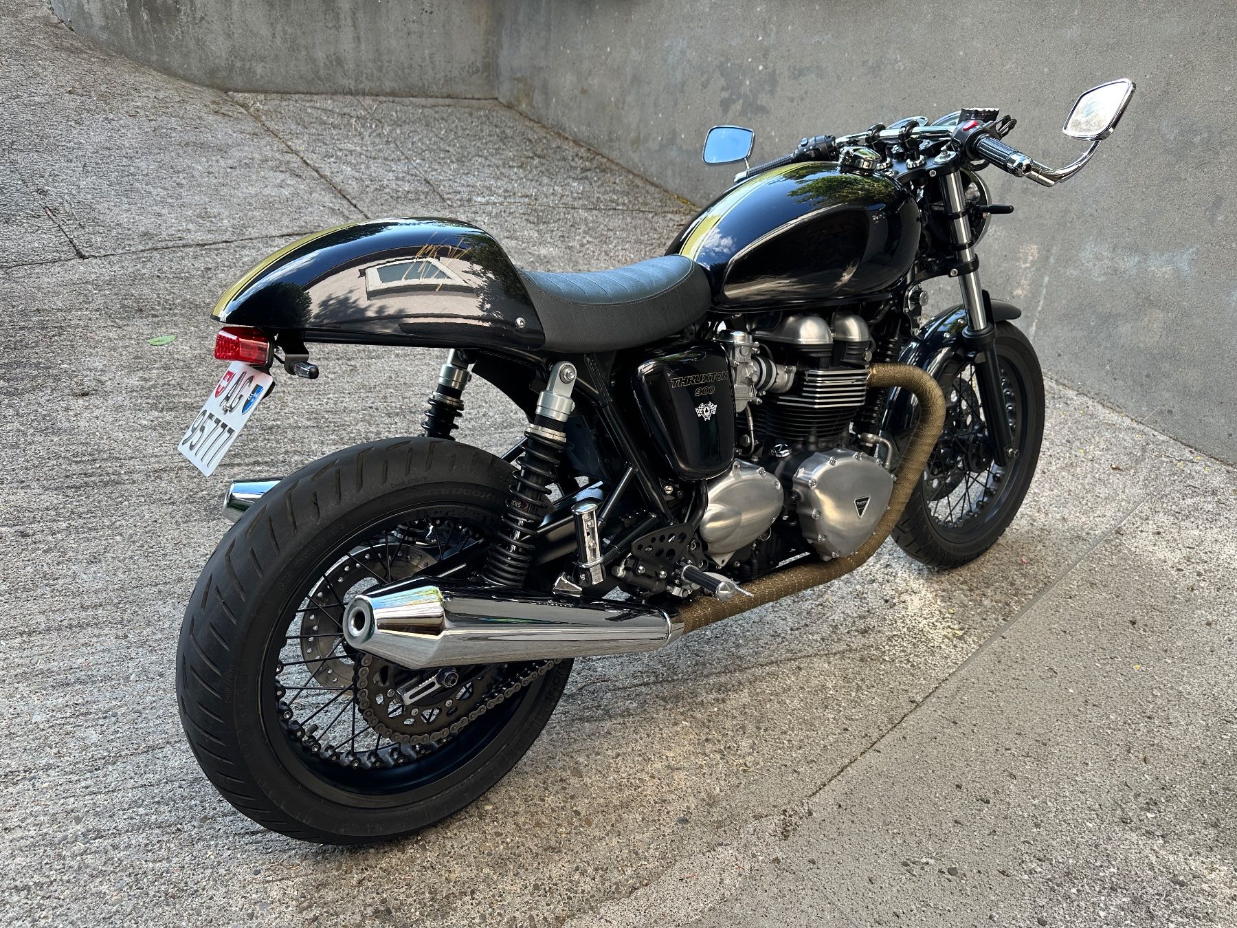 Triumph Strasse: TRIUMPH Thruxton 900 - Custom luftgekühlt – Gebraucht aus Auenstein von Stratosurfer 4