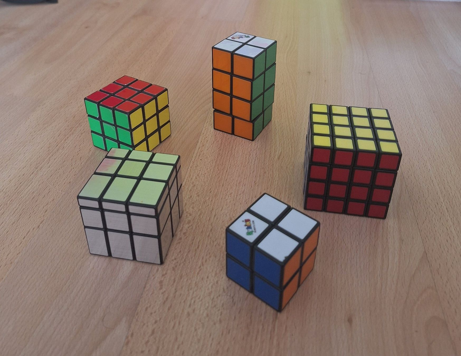 Rubik's Jeux: Lot de 5 Rubiks Cube – Neuf (Voir description) à Longirod par are_7dzg
