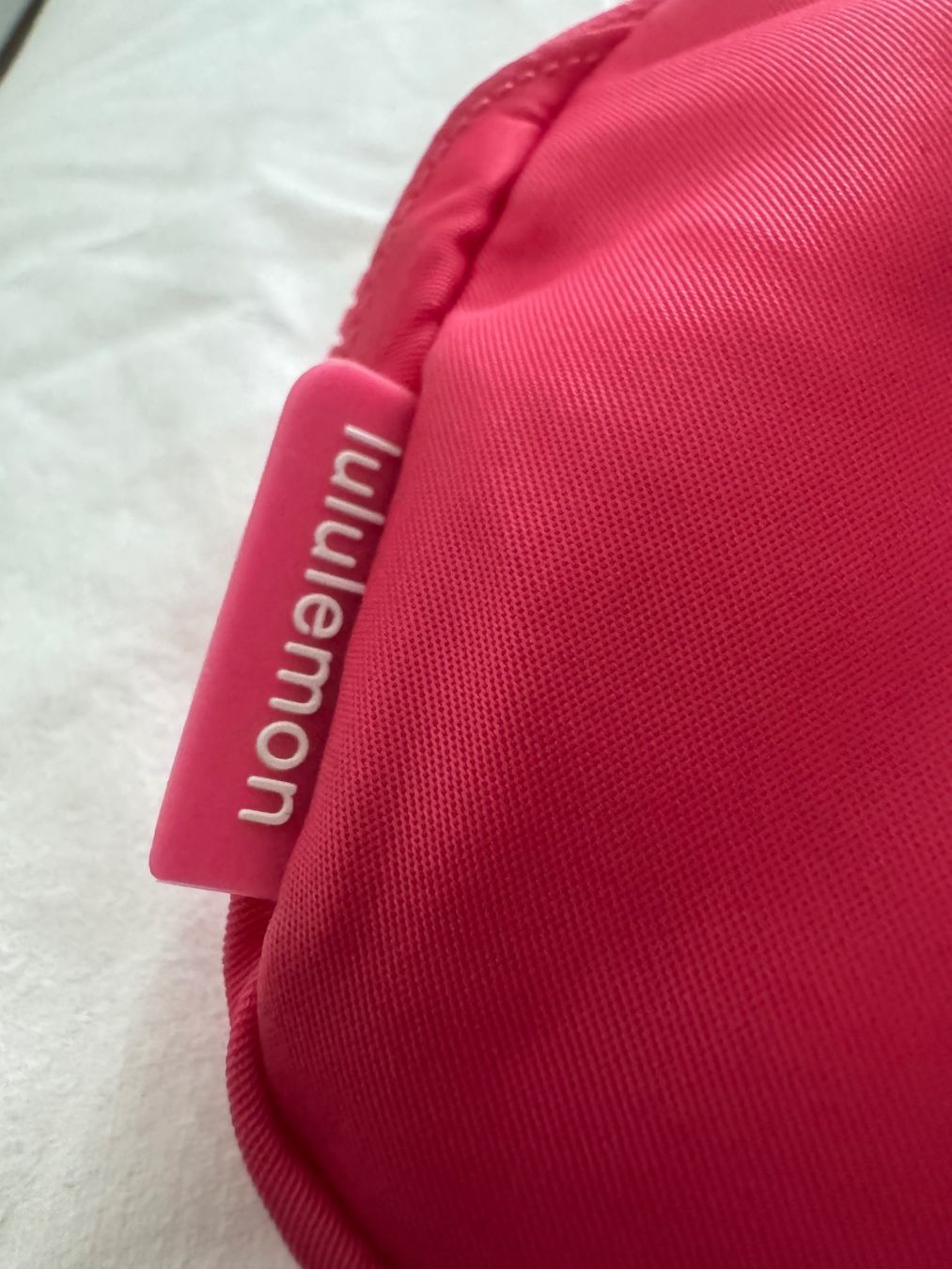Lululemon Taschen: Lululemon Everywhere Belt Bag Fuchsia – Gebraucht aus Luzern von wet_7bm6 4