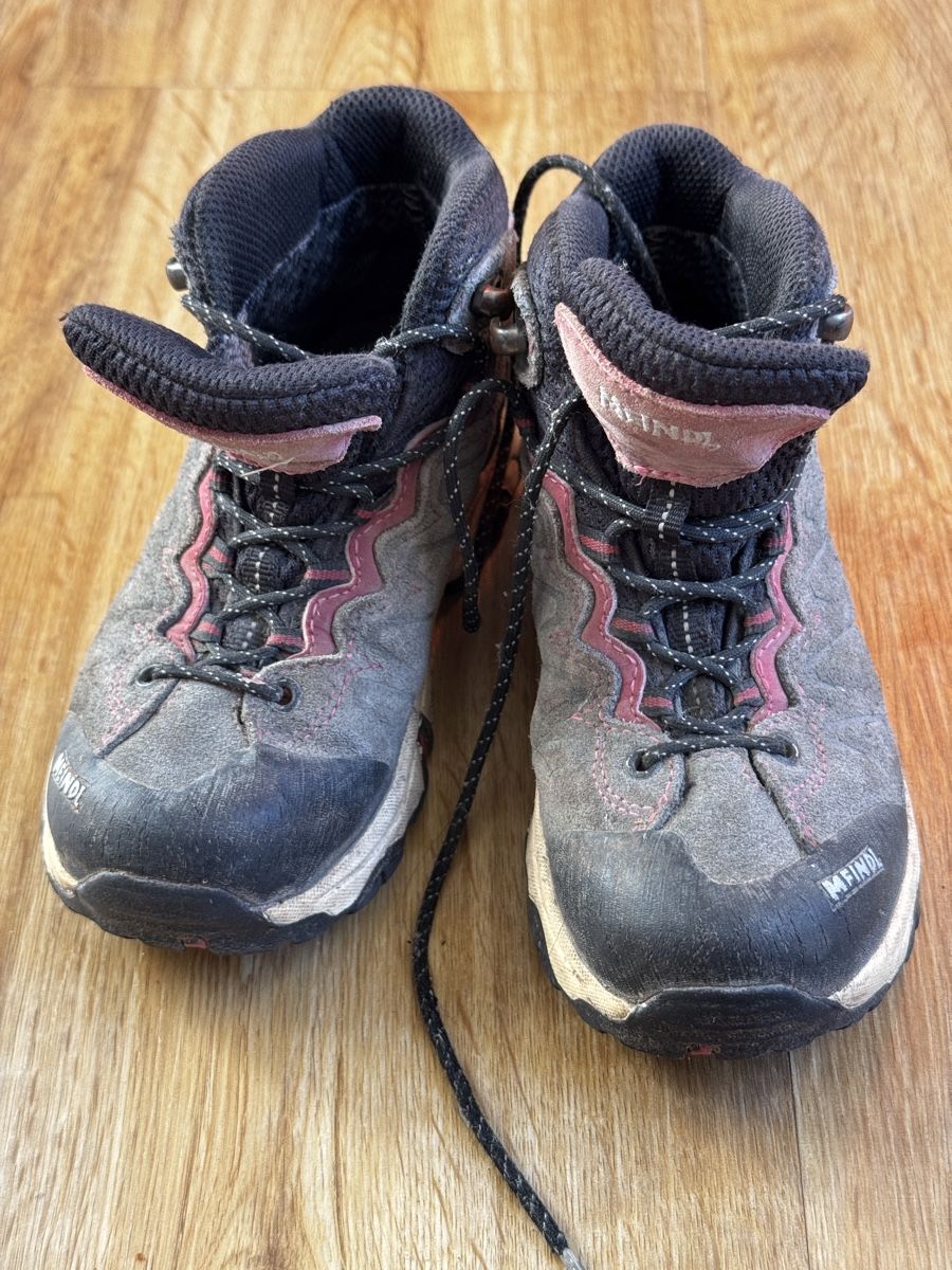 Scarpe per ragazzi: Meindl Wanderschuhe Gr. 28 – Usato da Basel venduto da spassbremse 4