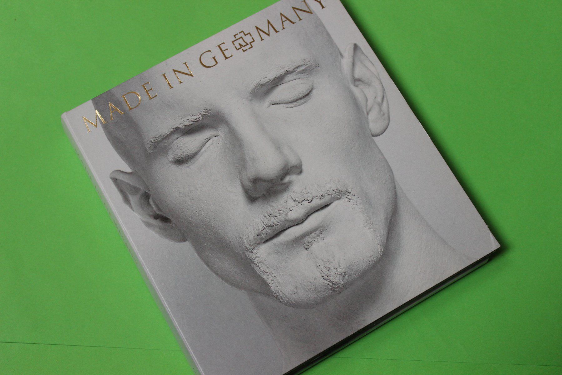 CDs: RAMMSTEIN - MADE IN GERMANY Best-of 2CDs – Gebraucht aus Tübach von JamesStone 2