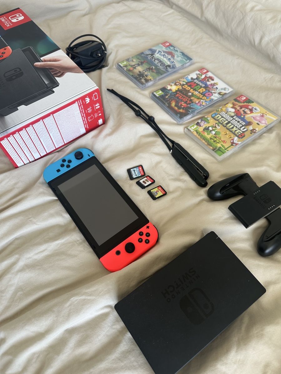 Nintendo Console: Nintendo Switch with games and original box – Usato da Onex venduto da whoiselijah 1