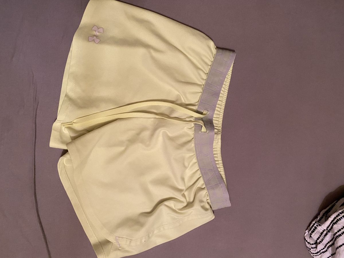 Under Armour Pantalons: Under Armour Shorts XS – D'occasion à Zürich par yae56