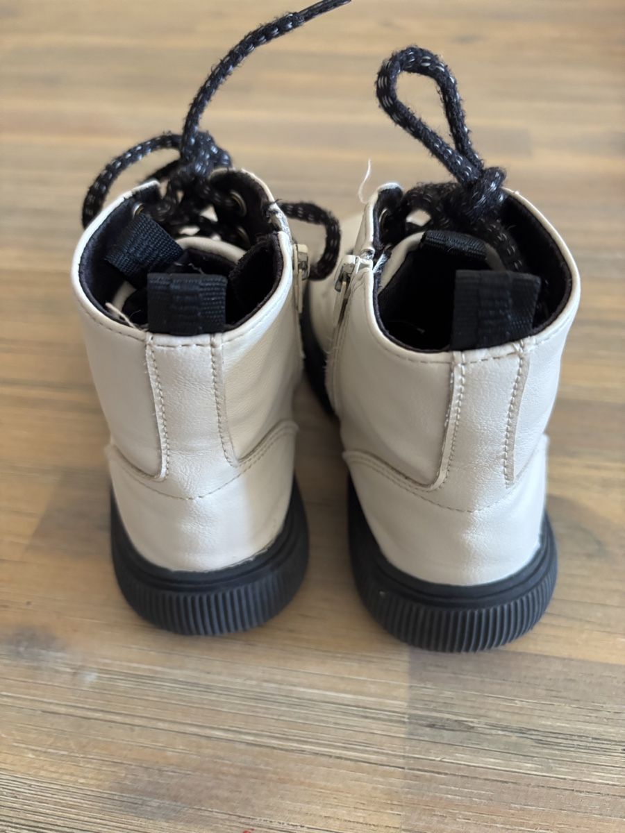 Zara Chaussures filles: Zara - bottes  taille 27 beige  – Neuf (Voir description) à Sion par Nelsonkatz 1