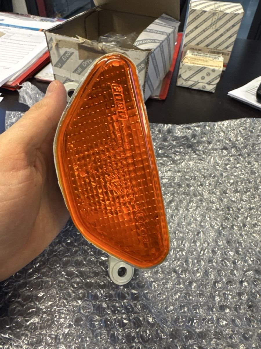 Fiat Tutti pezzi di ricambio auto: Fiat Original Blinker Vorne Rechts, Neu & Ungebraucht! – Nuovo e nell'imballaggio originale da Zürich venduto da but_2gsm 1