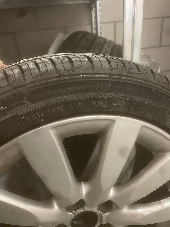Pneumatici & Ruote complete: Sommer Pneu mit Felge – Usato da Rapperswil SG venduto da Golf85