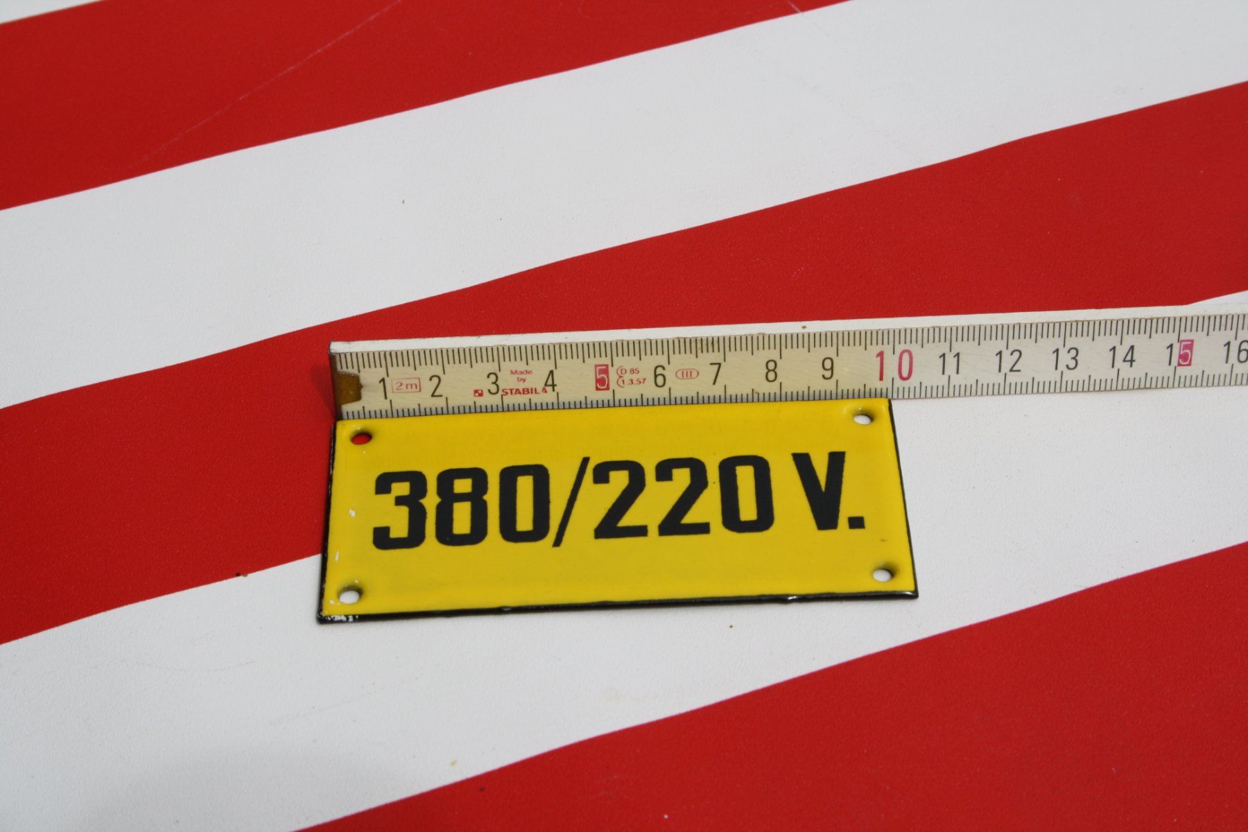 Insegne: EMAILSCHILD 380/220 V. VINTAGE – Usato da Wauwil venduto da Pneuedy 3