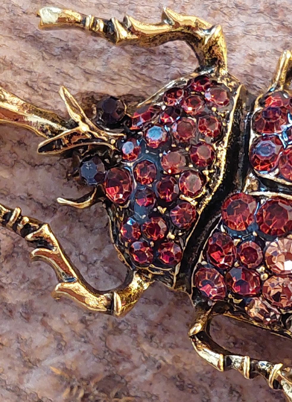 Broches & Aiguilles: Broschen Käfer Strass Steine Goldfarben – Neuf (Voir description) à Oberwil BL par Hunajakakku 2