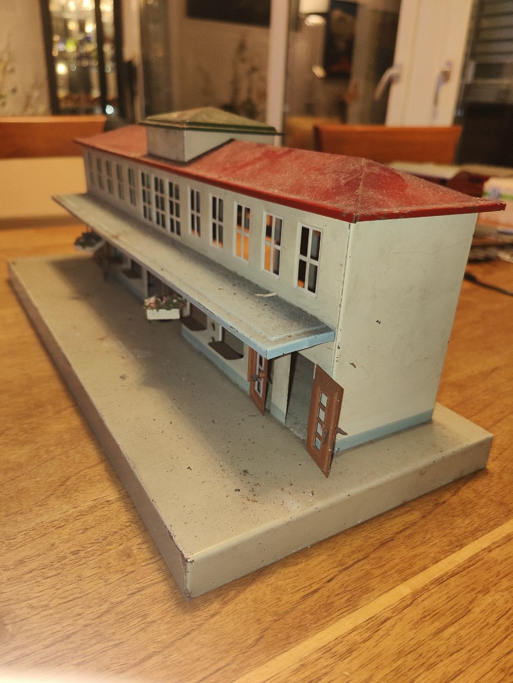 Kibri Modellini di ferrovie: Grosser Bahnhof Blechspielzeug Kribi – Usato da Flumenthal venduto da mar_wyw8 2