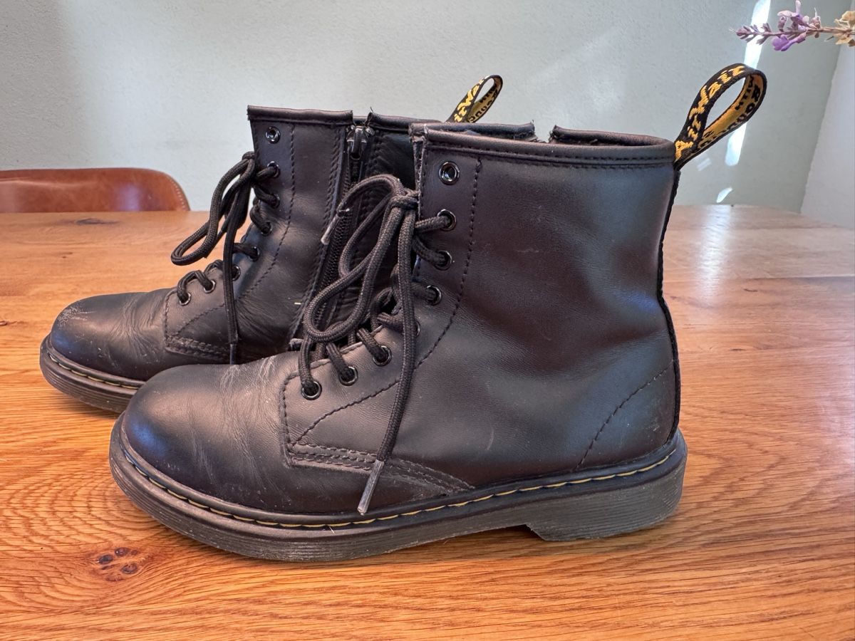 Dr. Martens Scarpe per ragazzi: Dr. Martens Boots Grösse 36   – Usato da Niederbüren venduto da Oetschli