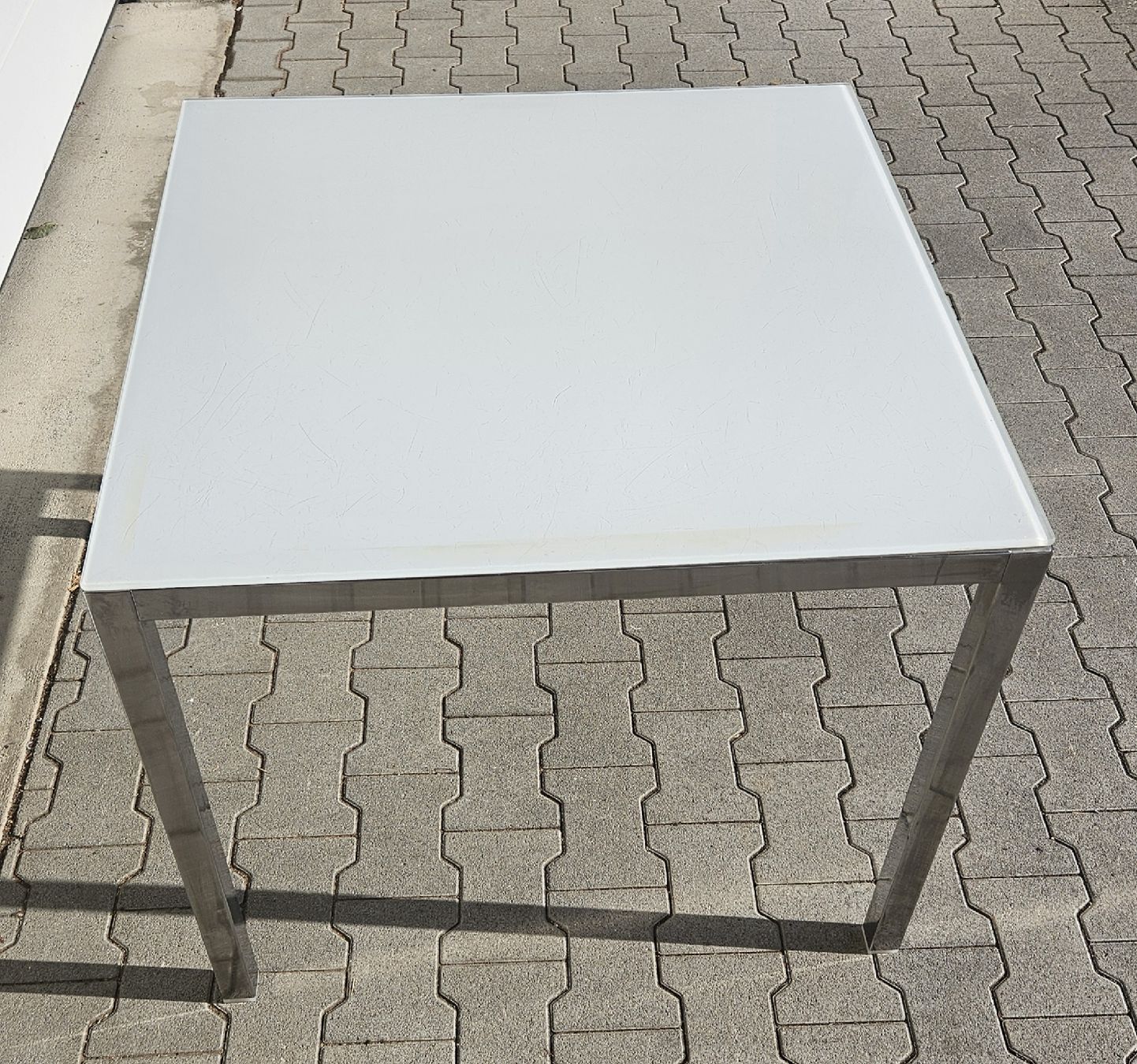 Tische: Tisch mit Glasplatte – Gebraucht aus Zetzwil von Power4