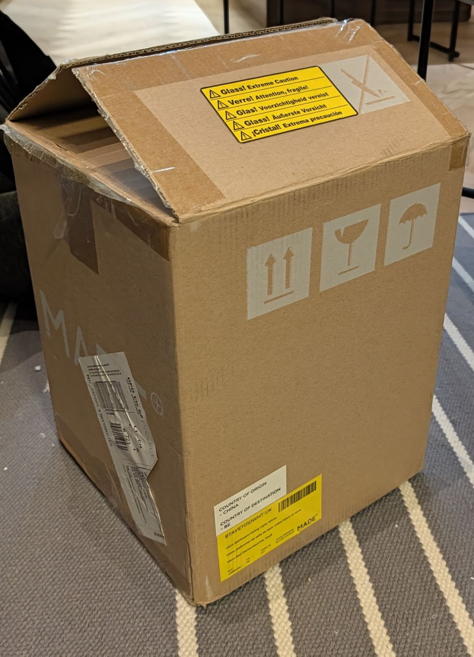 Lampadari & plafoniere: MADE.com Viero Ceiling Light, White, New in box – Nuovo (secondo la descrizione) da Thalwil venduto da nin_ng2b 2