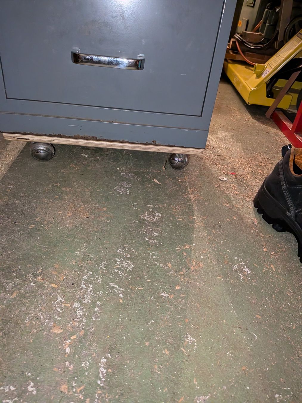 Bigla Schränke: Bigla Metallschrank mit Räder – Gebraucht aus Lyss von Spartan76 2