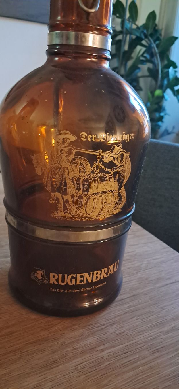Verres, cruches & bouteilles: 2 Bierflaschen 2l – D'occasion à Nidau par Darkpooh 2
