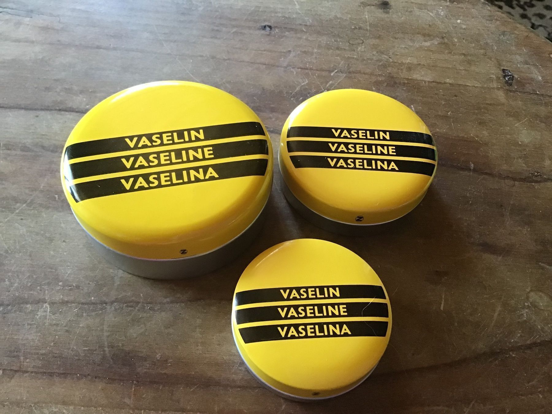 Soins du visage: 3 er Set ältere Vaseline Dösli – D'occasion à St. Gallen par Goldlilly