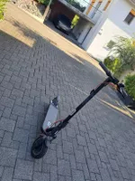 xiaomi 5 Pro e-scooter grau/schwarz mit Ladekabel