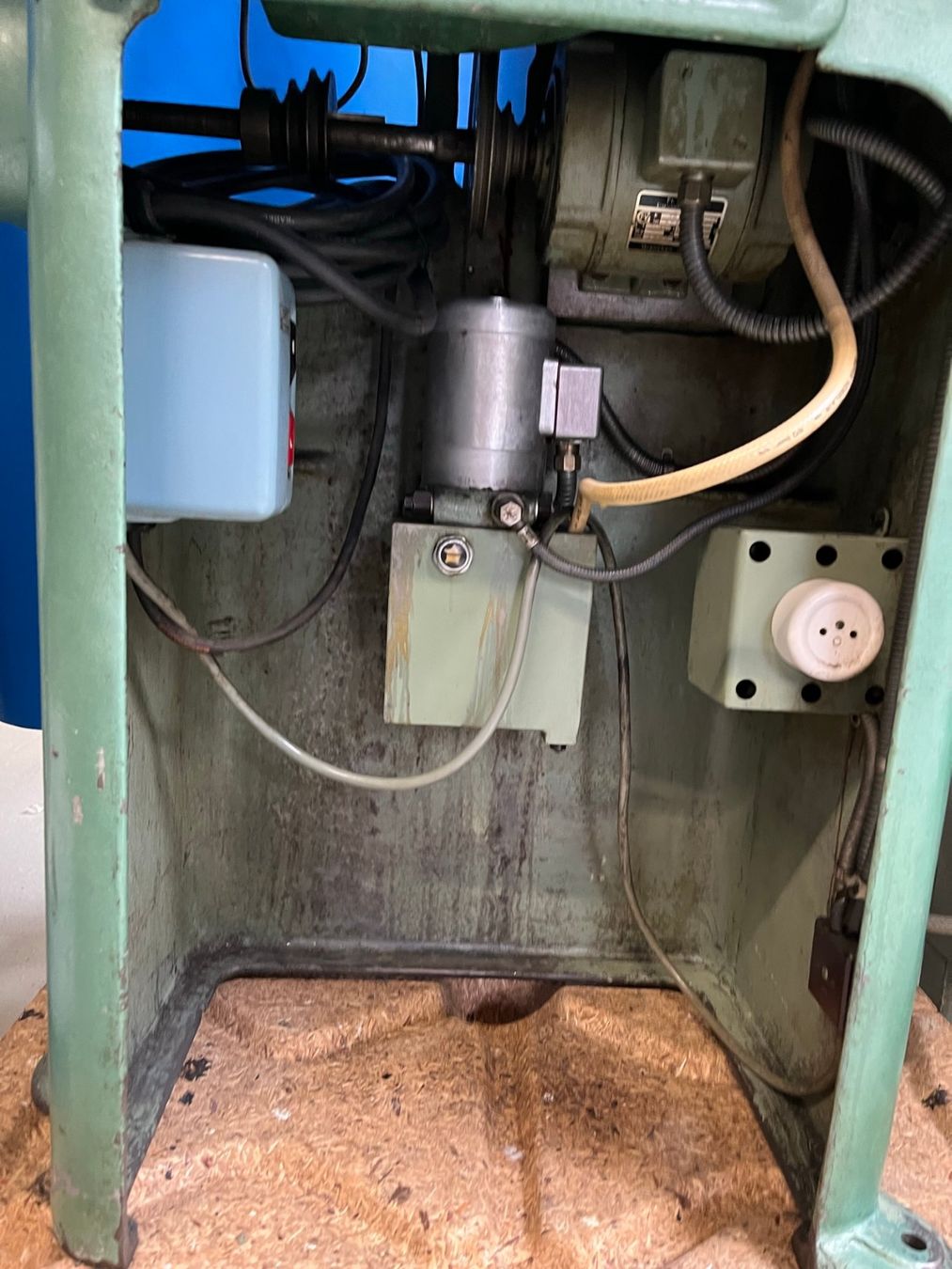 Tripet Alle Maschinen: Rectifieuse cylindrique TRIPET MUS 100 – Gebraucht aus La Chaux-de-Fonds von Greub_Machines 3