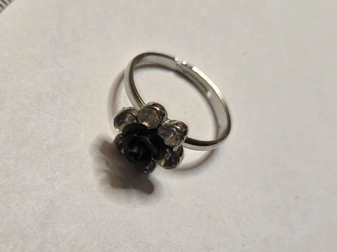 Ringe: Bague Argentée Fleur Noire Strass ajustable – Neu (gemäss Beschreibung) aus Territet von Cenh 4