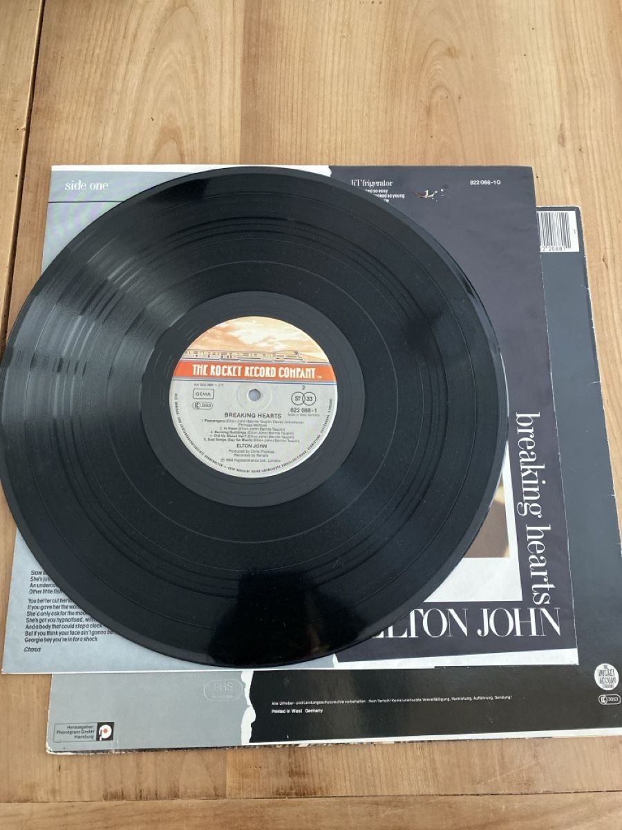 Dischi in vinile: Elton John - Breaking Hearts - Vinyl LP – Usato da Reichenbach i. K. venduto da pre_loved 2