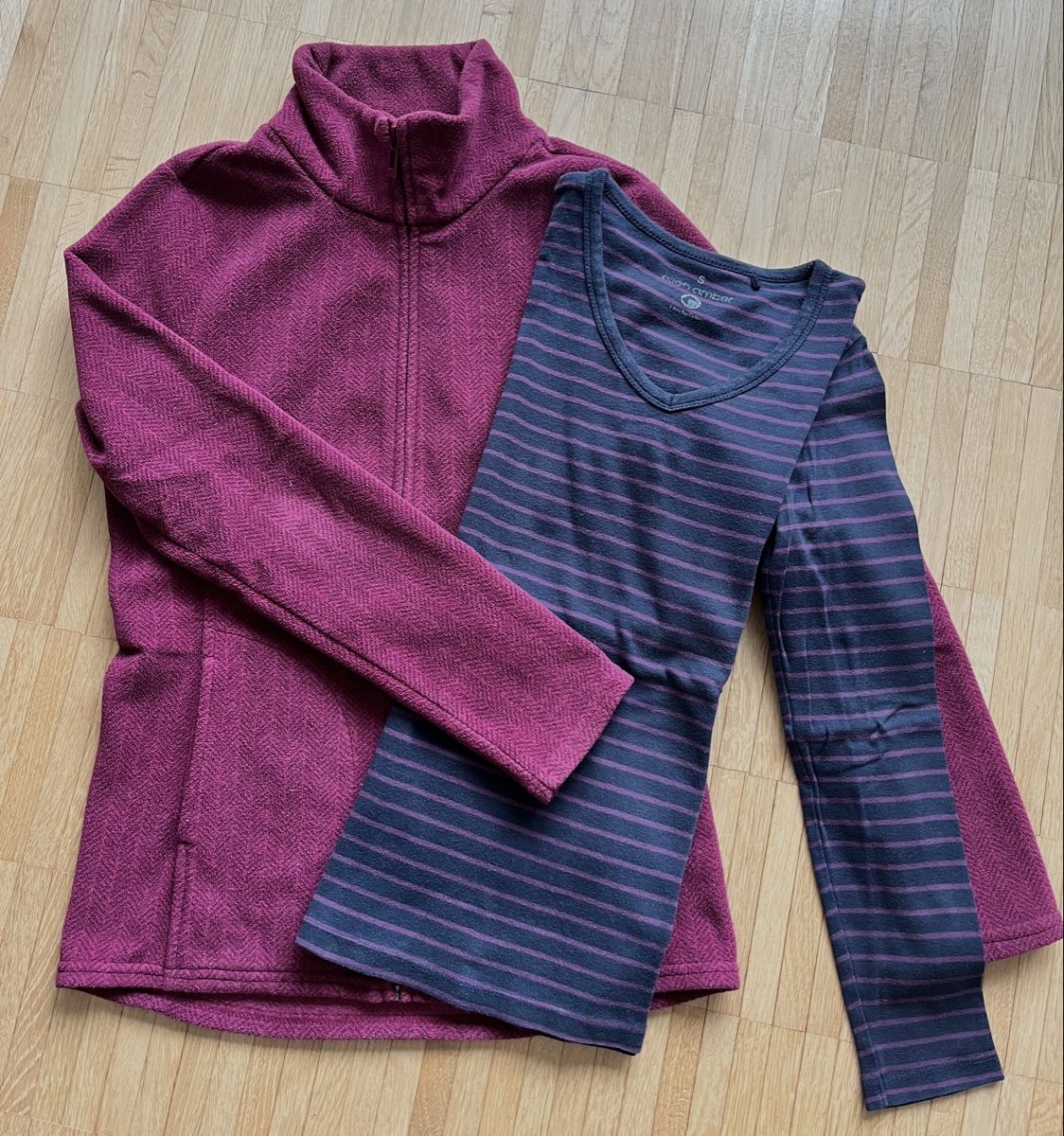 Lotti di vestiti: Fleecjäckli mit Shirt Gr S – Usato da Ittigen venduto da franzis6