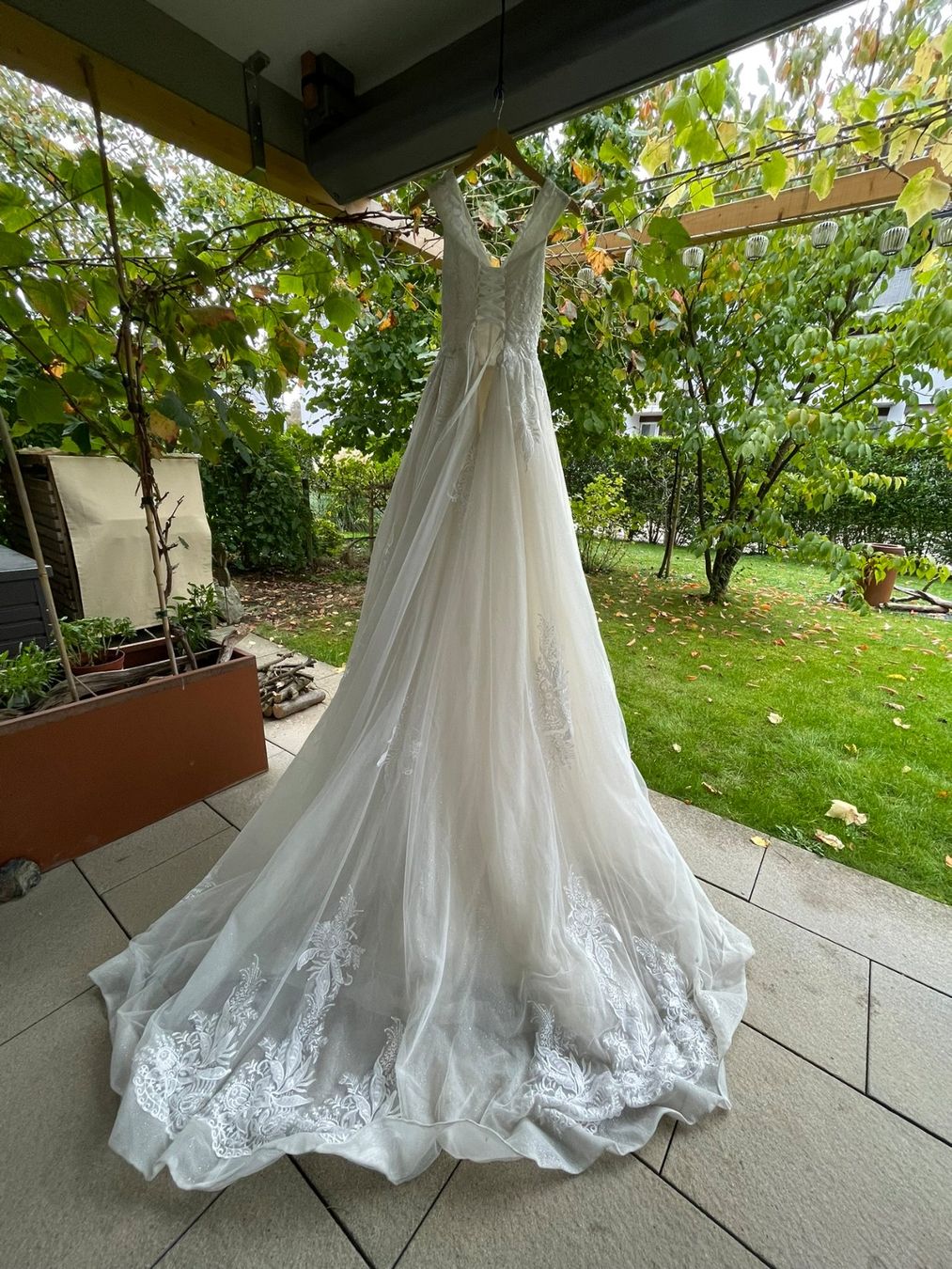 Robes: Hochzeitskleid – D'occasion à Wagen par Focuscrew 4