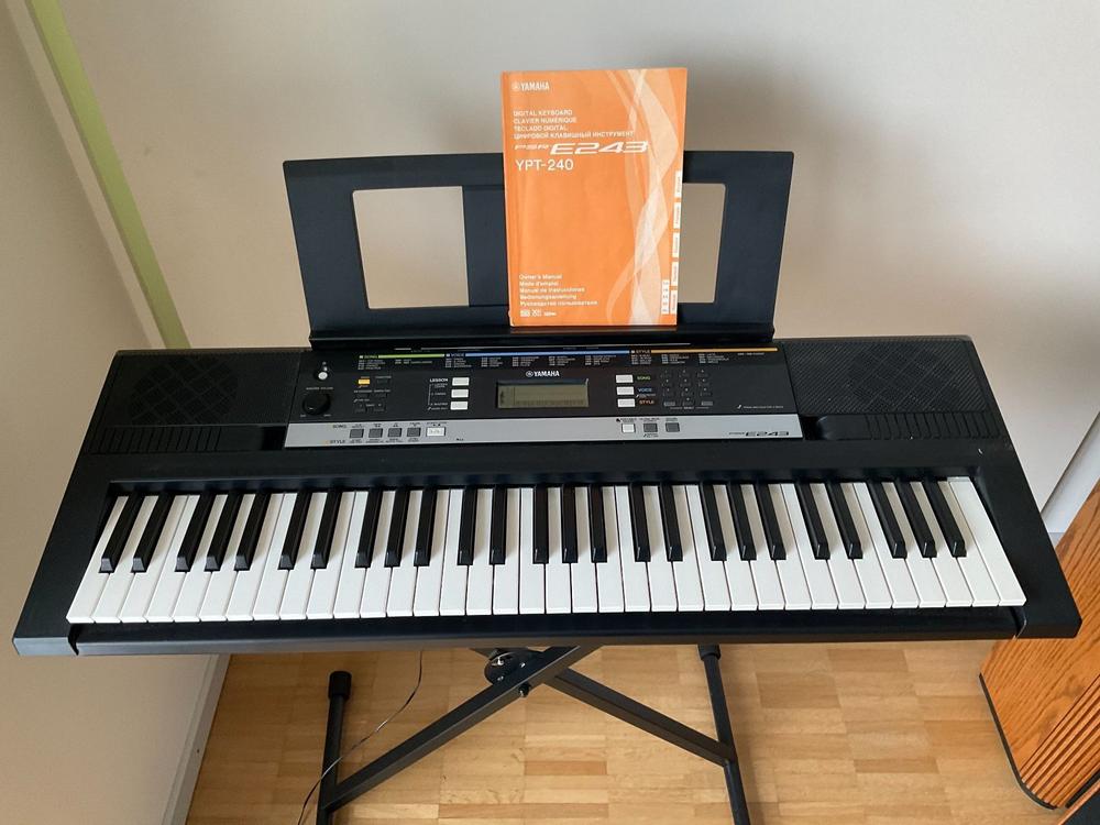 Yamaha Keyboard Mit Ständer Psr E 243 Kaufen Auf Ricardo