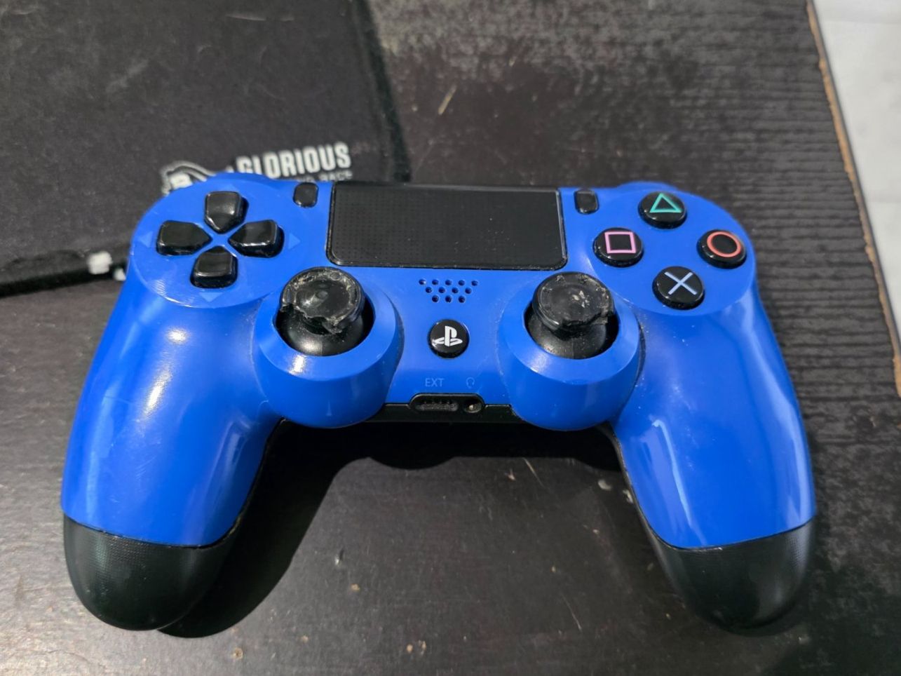 Sony Manettes: PS4 Controller Ersatzteile + 3 controller defekt – D'occasion à bennwil par methorn01 2