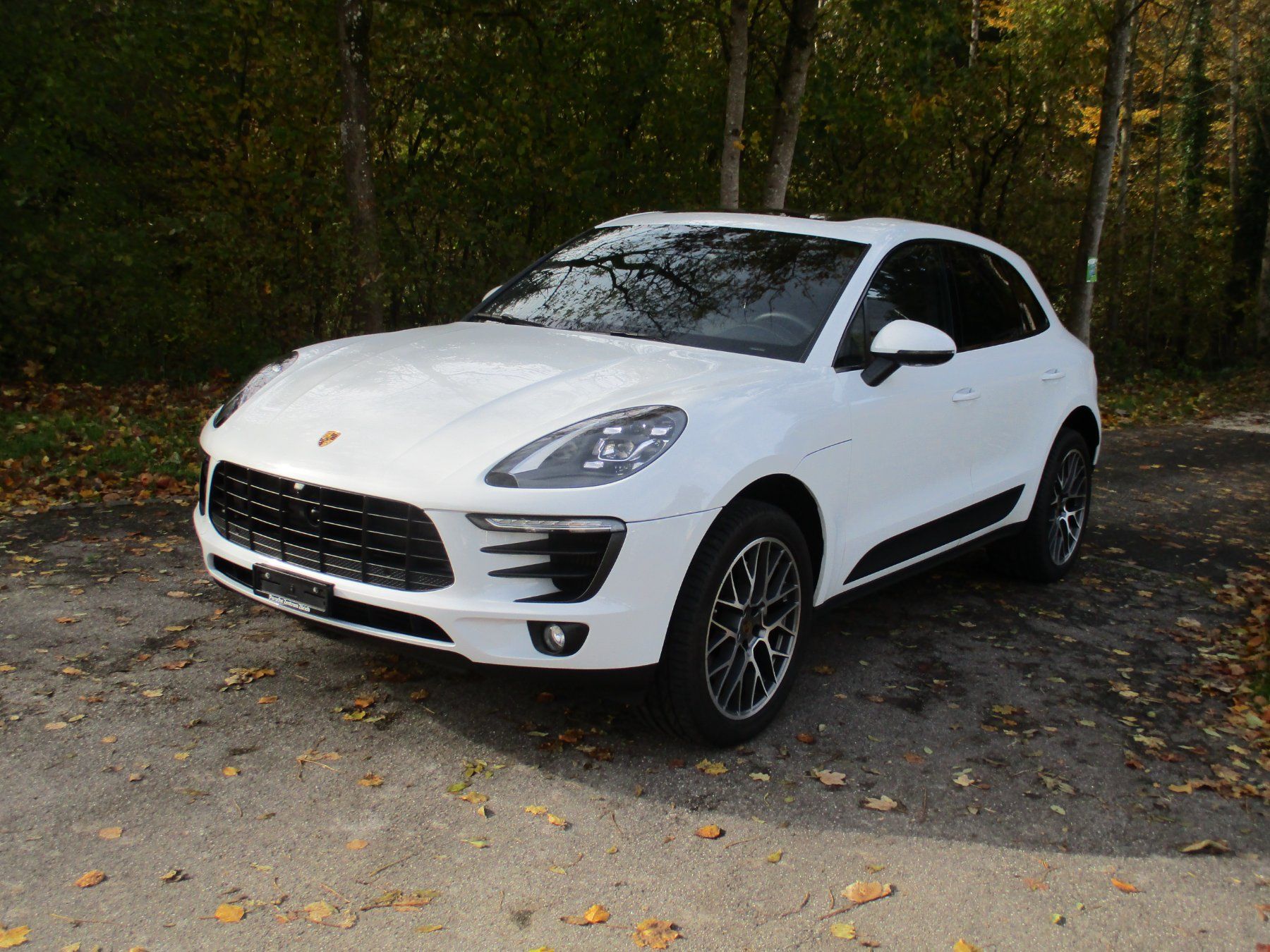 Porsche Autos: Porsche Macan S – Gebraucht aus Riedholz von Riedholz-Garage