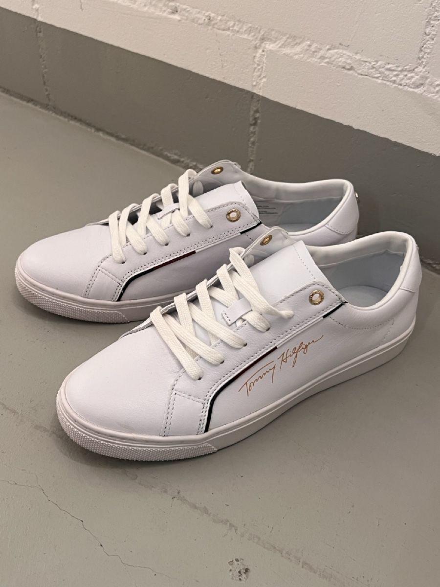 Tommy Hilfiger Scarpe da uomo: Tommy Hilfiger Sneaker Leder Gr. 40 weiss – Nuovo (secondo la descrizione) da Winterthur venduto da ChicMarkt