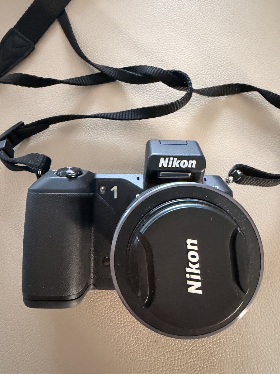 Nikon Fotocamera: Nikon 1V2 mit OVP und Ledercase – Usato da Winterthur venduto da R2D_Y7C