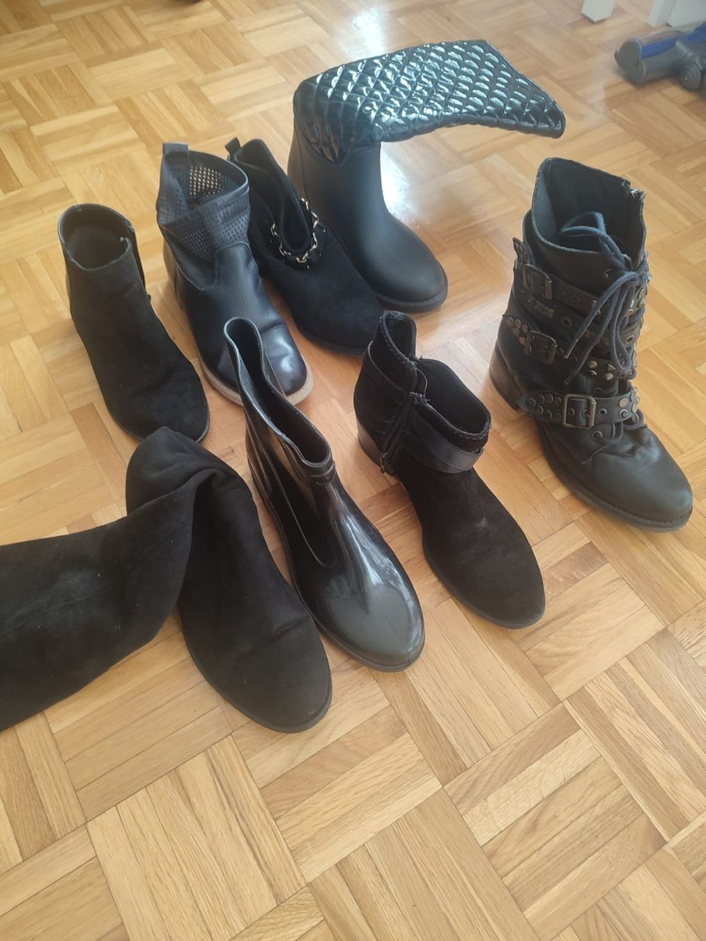 Scarpe da donna: Lot 8 paires de chaussures – Usato da Prilly venduto da Ledanaki