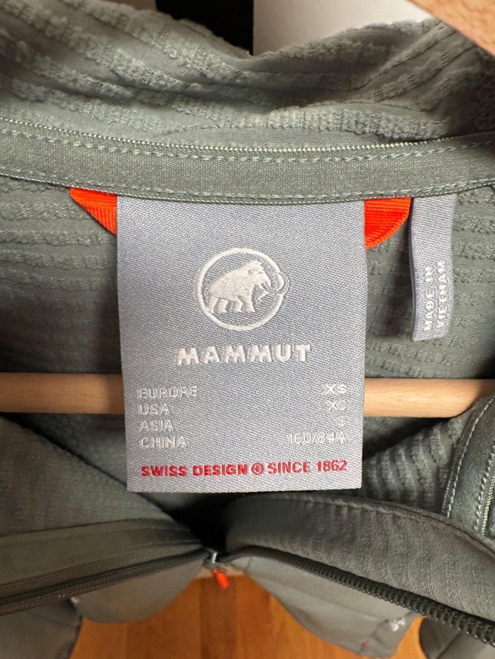Mammut Jacken: Mammut Madris Light Midlayer Hooded Jacket – Gebraucht aus Rickenbach SO von Andrea_00 3