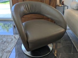 Designer Drehsessel Echtleder Grau/Taupe – Chromfuss
