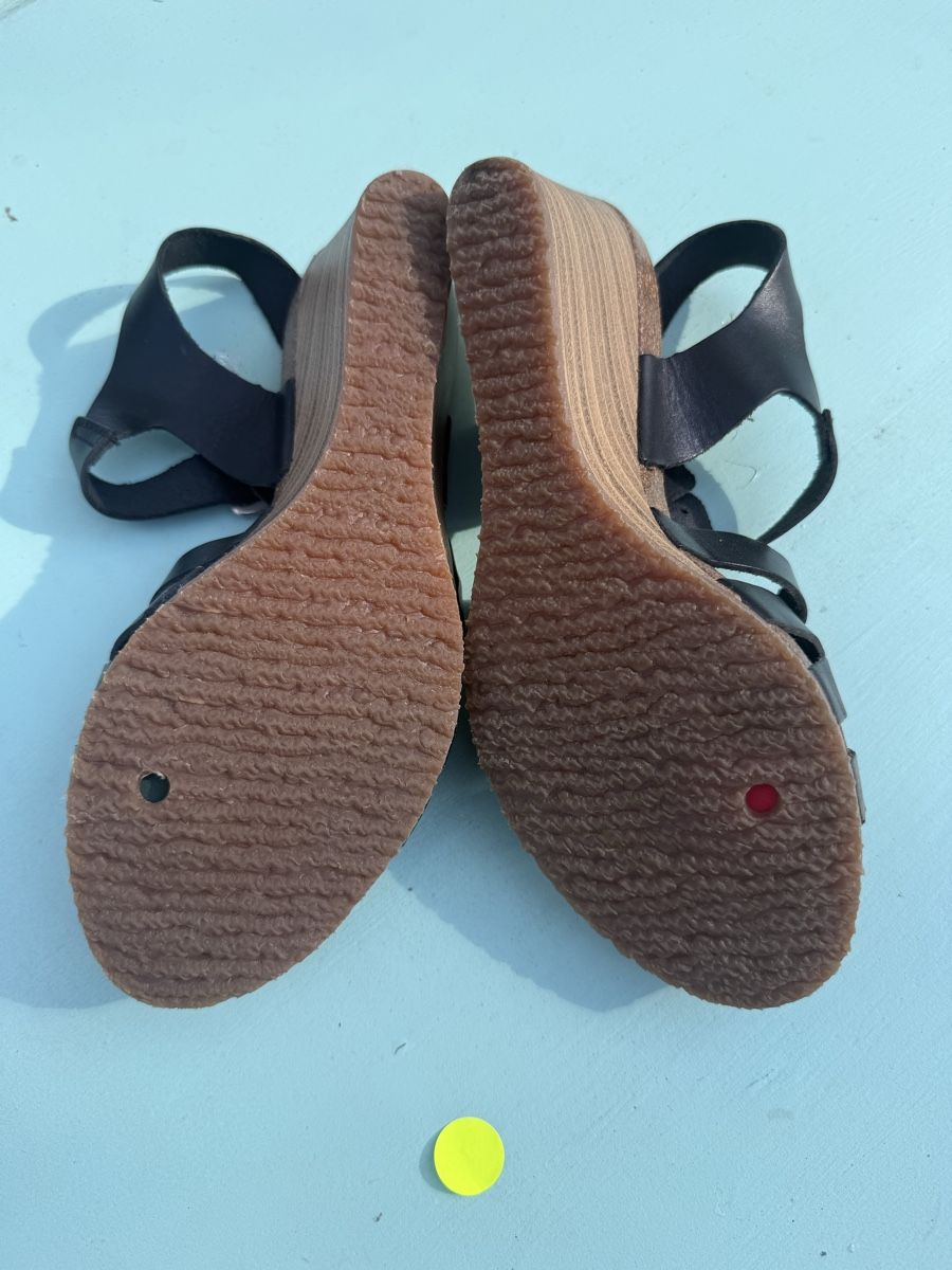 Kickers Scarpe da donna: Kickers Sandalen schwarz Grösse 39 Keilabsatz Leder – Usato da Maur venduto da Marie.5 4