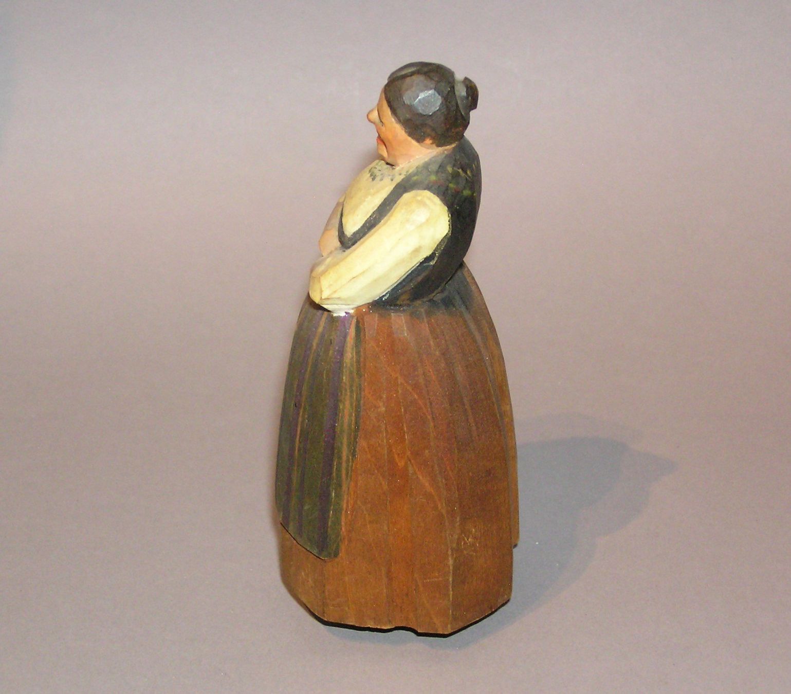Figurines: HUGGLER BRIENZ HANDGSCHNITZTE BÄUERIN – D'occasion à Grenchen par Antique-hunter 3