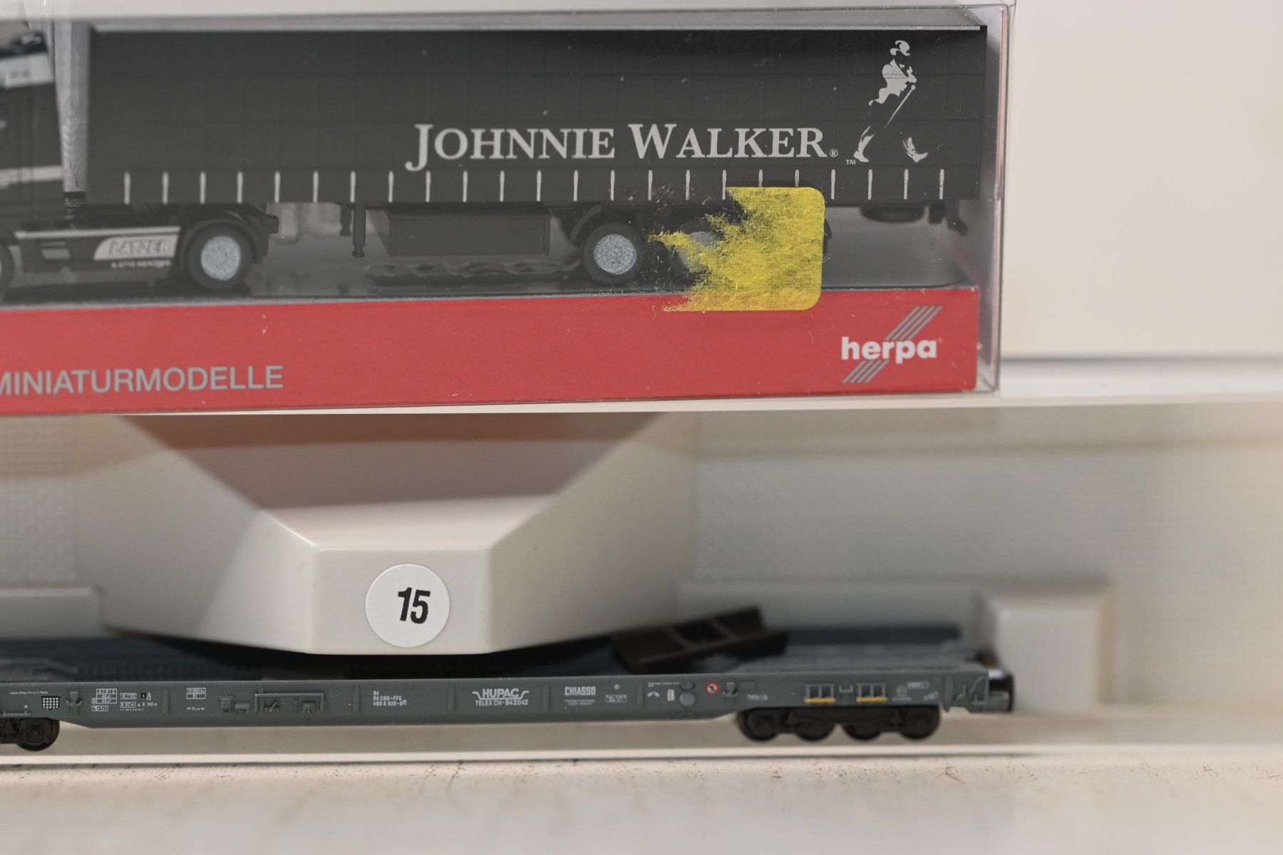 Fleischmann Modellini di ferrovie: Hupac Wagen Fleischmann Johnnie Walker Spur  N – Usato da Laupen ZH venduto da Zmoewe 2