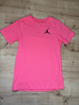 t shirt rose Jordan, taille 12-13 ans