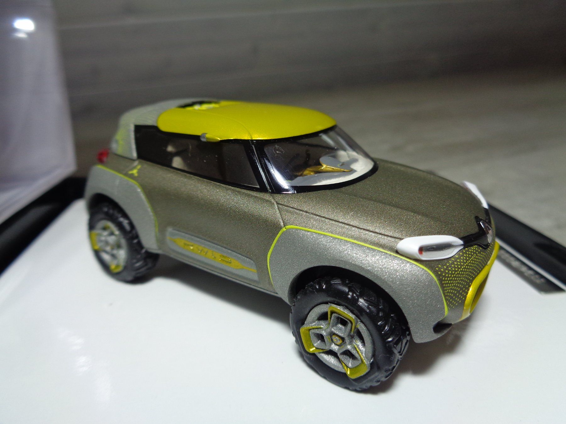 Renault Modellini d'auto: Norev 1:43 Concept Car Renault KWID – Nuovo e nell'imballaggio originale da Reconvilier venduto da rallycar 3