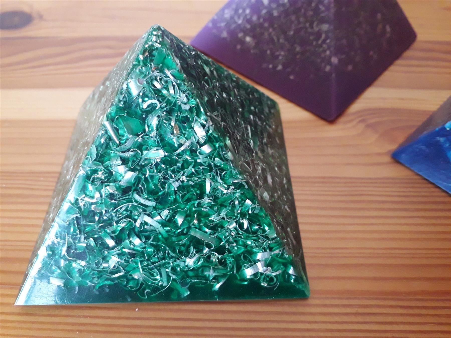 Edelsteine: ORGONIT Pyramide Medium * Bergkristall – Neu und originalverpackt aus Aeschi b. Spiez von KRONLICHT 3