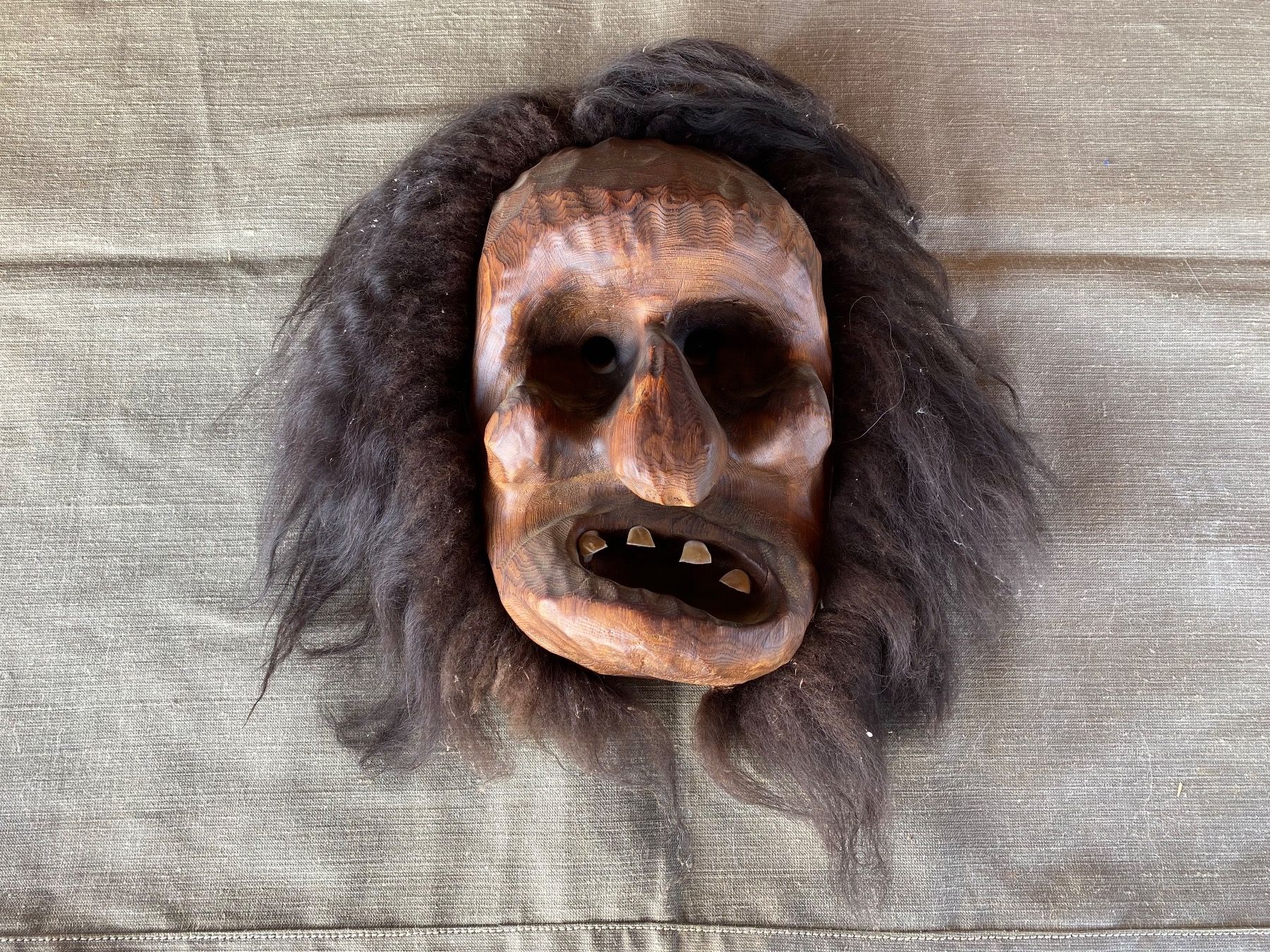 Altro in Antiquarato & Arte: sehr schöne alte Walliser Holzmaske – Usato da Feldbach venduto da Fea1