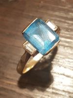 Eleganter Ring mit blauem Stein