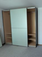 Kleiderschrank mit Schiebetüren