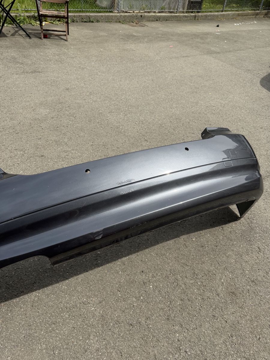 BMW Toutes les pièces auto: BMW E90 Stossstange original grau metallic – D'occasion à Buochs par mikhh33 1