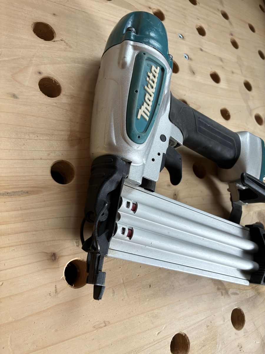 Makita Alle Maschinen: Makita Nagler – Gebraucht aus Menznau von dar_w9yg 1