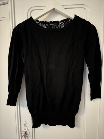 Schwarzer Mango Suit Pullover mit Spitzenrücken Gr. S