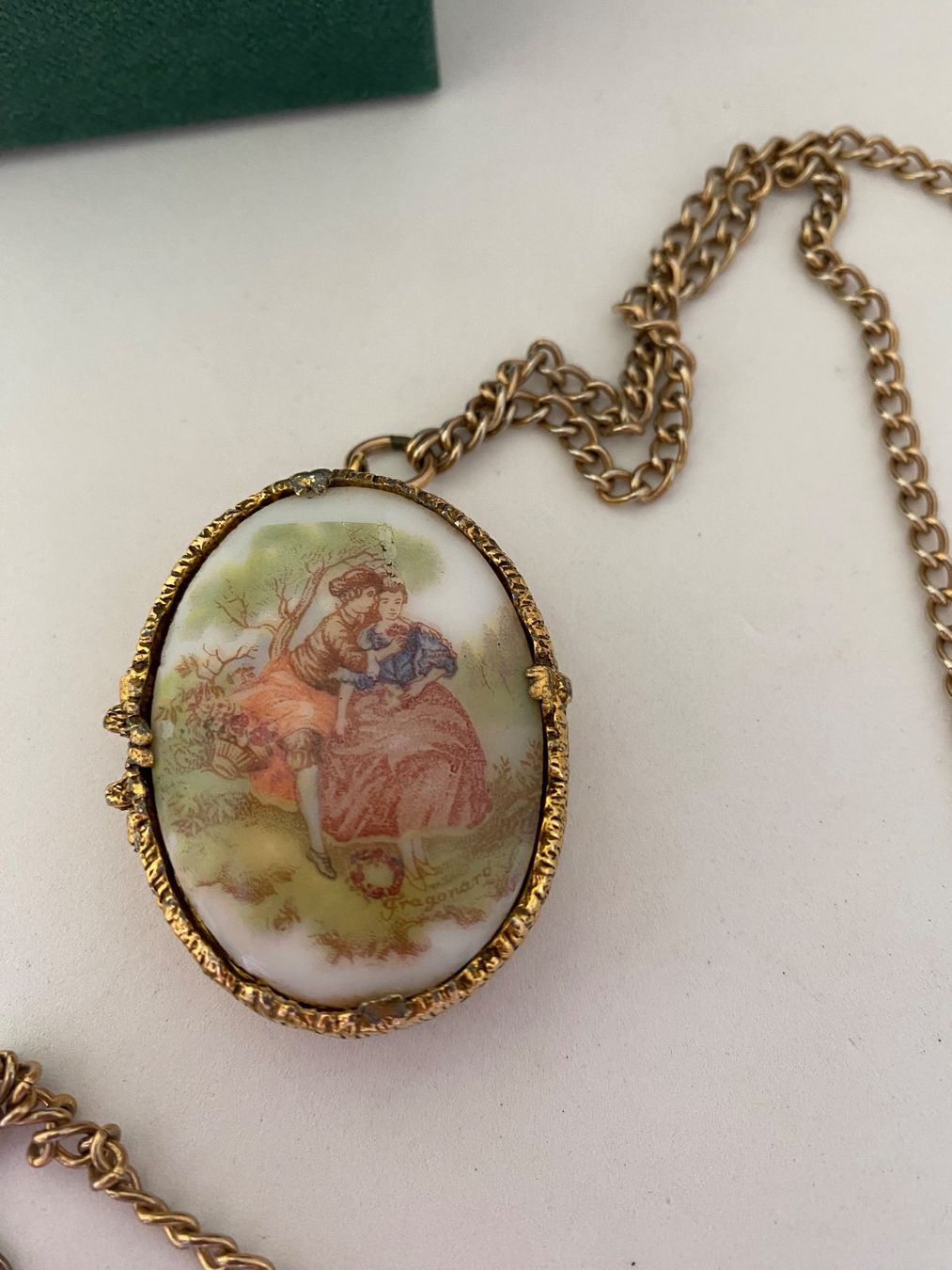 Catenine: Collier ancien doré avec parfum solide – Usato da Bouveret venduto da wes_7zll