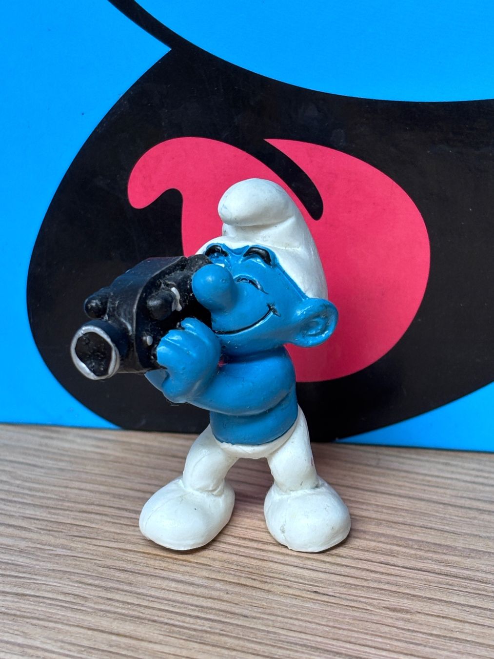 Schleich Figuren: Schlumpf mit Videokamera – Gebraucht aus Lyss von Duckszone