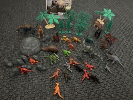 Dinosaur toy set  accessories