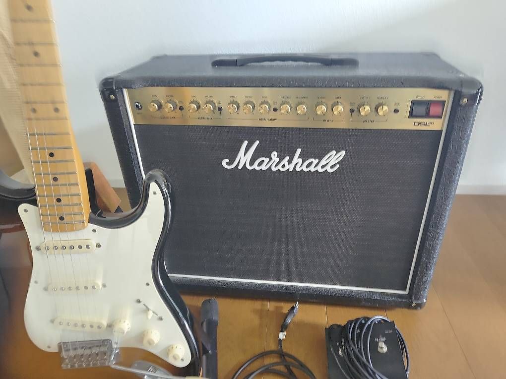 Strumenti musicali: Fender Stratocaster + Marshall DSL40 – Usato da Sursee venduto da fabian_boesiger 1
