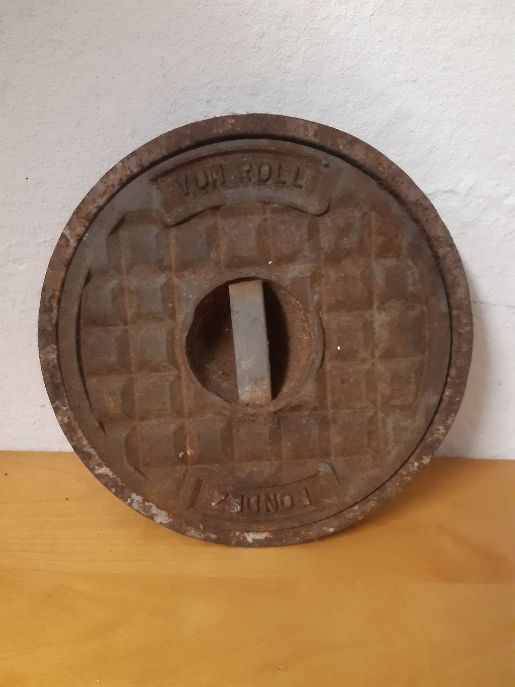 Tutti gli attrezzi: Von Roll / Rondez small manhole – Usato da Verscio venduto da giamma1985